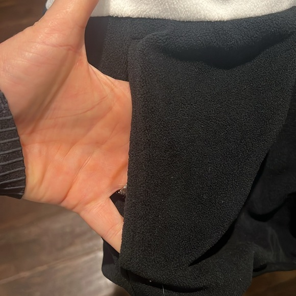 Nike NFL Browns Quarter Zip Women’s Fleece - Picture 5 of 7